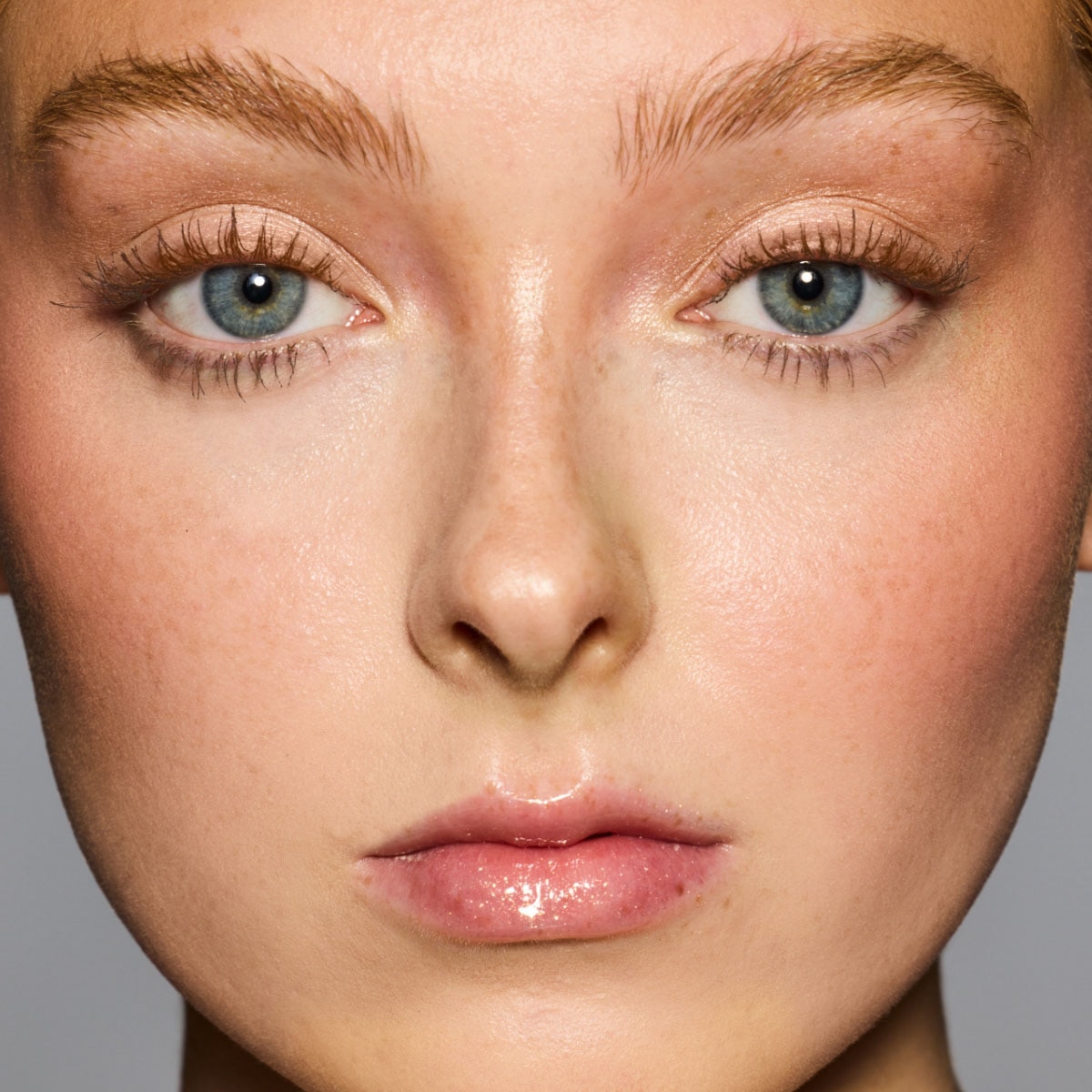HELLA THICC VOLUMIZING MASCARA (MÁSCARA DE PESTAÑAS)
